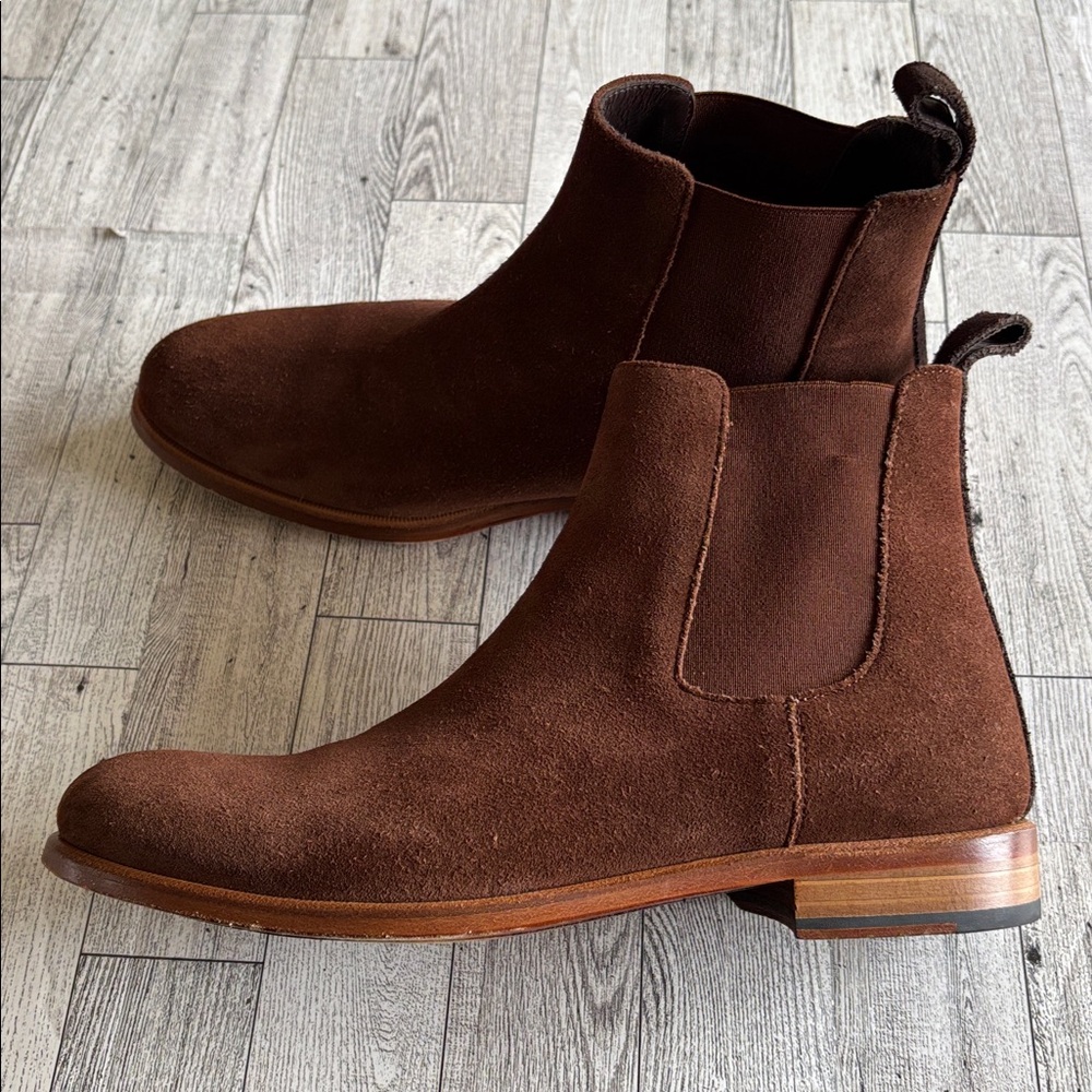 The 608 Womens Chelsea Boots SZ‎ 8 Suede Brown Ankle Booties